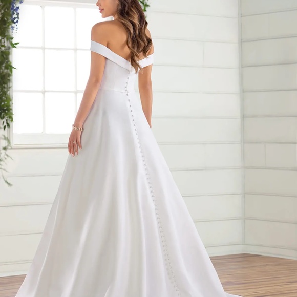 Essence of Australia Wedding Dress - Picture 2 of 5